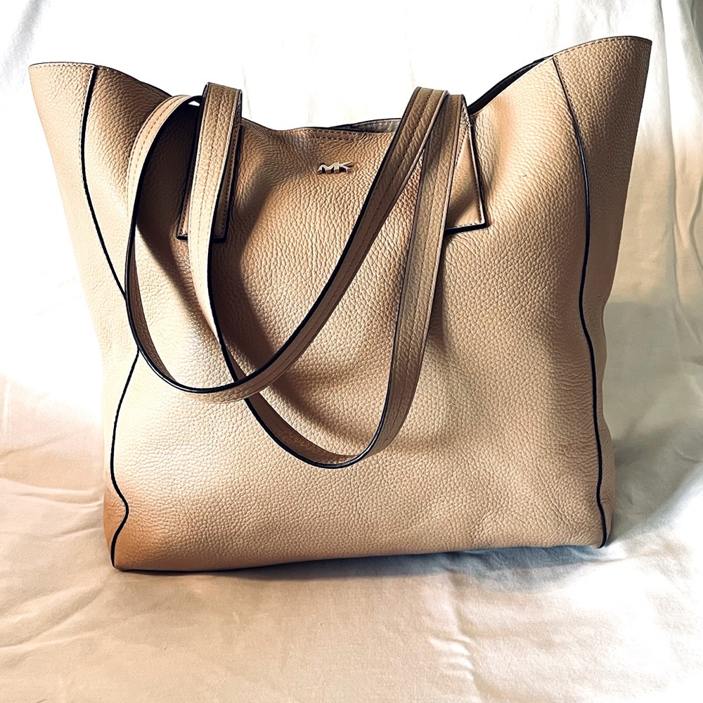 MICHAEL KORS Junie Leather Tote Bag extra large with ties- Butternut color